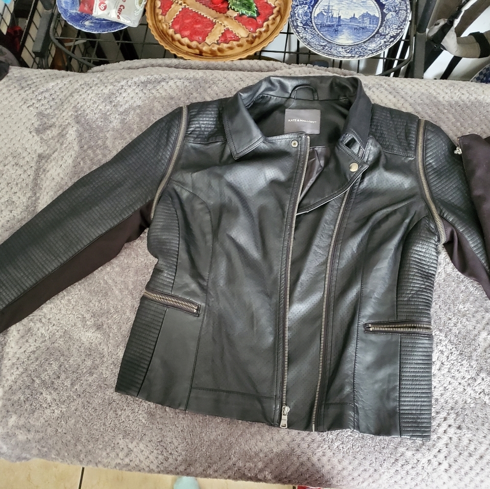 Jacket turns into a vest